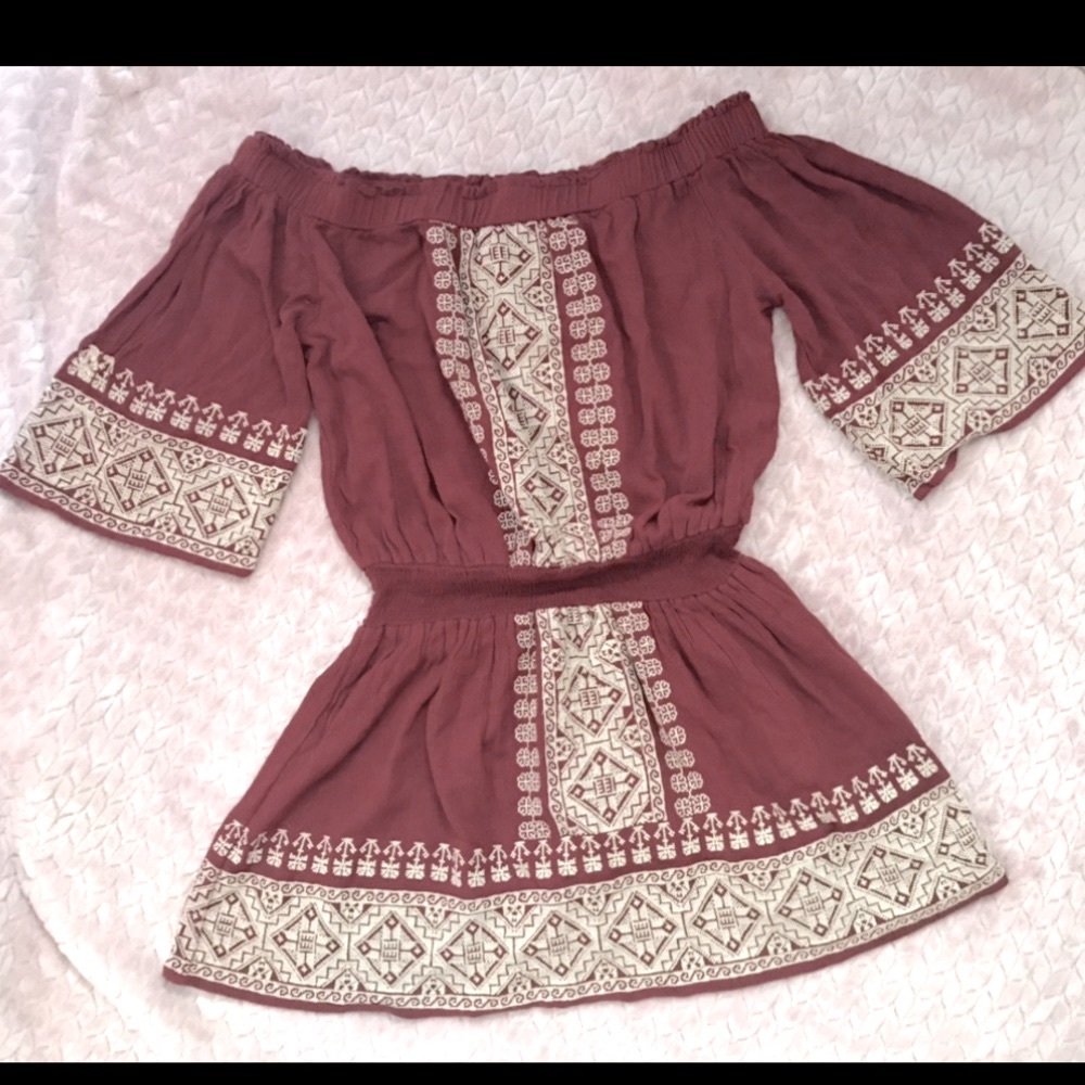 Tularosa top, off the shoulders with front detail